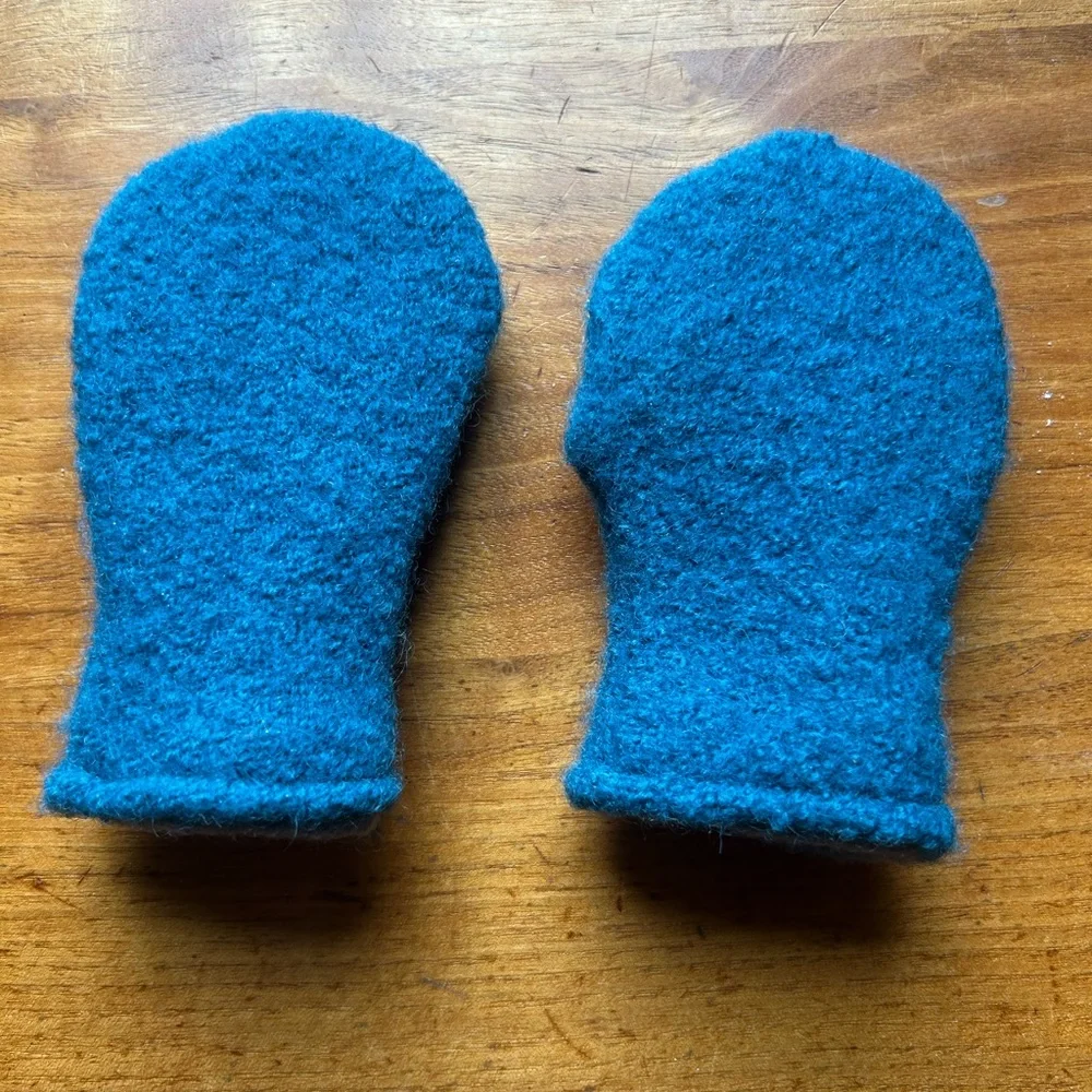 Fleece lined wool newborn mittens